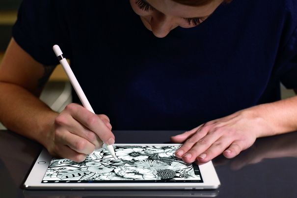 Das neue iPad Pro ist ein Tablet im gewohnten iPad-Format (9,7 Zoll), das sich per Stift bedienen lässt.