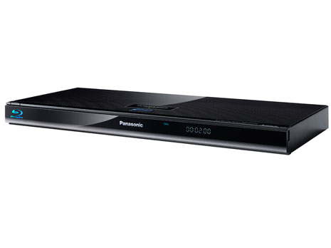 Der 3D-Player DMP-BDT310 bringt auch die dritte Dimension in voller HD-Auflösung in den Wohnraum. Auch 2D Blu-ray Discs und DVDs sollen dreidimensional dargestellt werden können. Netzwerkverbindung, SD-XC-Kartenslot, USB-Eingängen und die Skype-Videotelefonie erlauben weitere Multimedia-Anwendungen.
