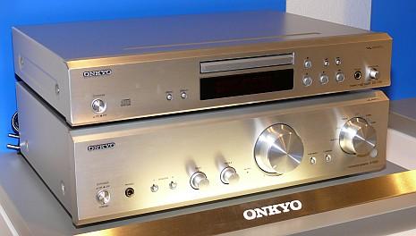 Die neue Stereolinie von Onkyo ist mit einem Digitalverstärker oder wahlweise auch mit einem konventionellen Analog-Verstärker erhältlich. Das Set S-9355 bestehend aus A-9355 (Verstärker), DX-7355 (CD-Spieler) und T-4355 (Tuner) kostet Fr. 1374.-. Erhältlich ist es in den Farben schwarz oder silber. Onkyo gibt auf die Geräte vier Jahre Garantie.