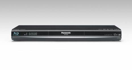 Die Panasonic Blu-ray Disc-Player DMP-BD35 und DMP-BD55 unterstützen das Blu-ray Profil 2.0. BD-Live stellt über eine Ethernet-Buchse die Verbindung zum Internet her. Das Multiformat-Laufwerk spielt alle gängigen Blu-ray-, DVD- und CD-Formate, DVDs können über den 1080p-Upscaler ausgegeben werden.