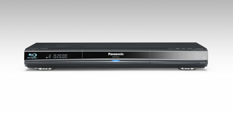 Die Panasonic BD-Player verfügen über einen SD-Kartenslot an der Gerätefront. Hierüber können Fotos oder AVCHD-Filme direkt über den Blu-ray Player in HD-Auflösung auf einem angeschlossenen Fernsehgerät geschaut werden. Der DMP-BD55 bietet zusätzlich einen 7.1-Mulichannel-Ausgang für die hochauflösenden Tonformate Dolby Digital Plus, Dolby TrueHD und DTS-HD.