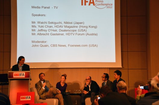Auch über die Entwicklung des Fernsehens wurde eifrig diskutiert. Europäischer Vertreter in diesem Podiumsgespräch war Albrecht Gasteiner vom HDTV-Forum Schweiz.