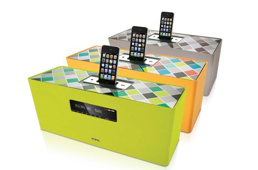 Grün, Beige und Orange sind die neuen Farben der SoundBox mit CD-Spieler, FM-Radio und Dockingstation für iPod und iPhone.