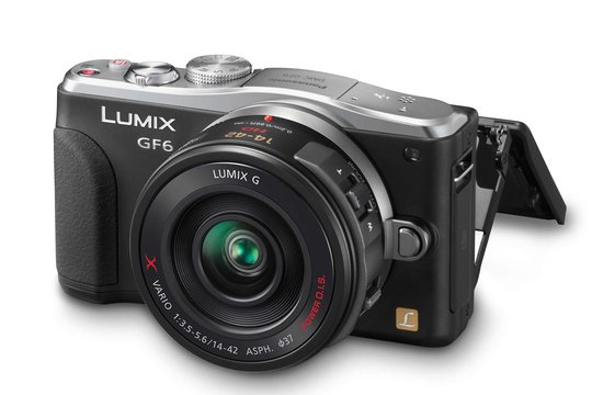Wie alle Lumix-G-Kameras arbeitet die GF6 beim Autofokus mit einen Kontrast-AF-System auf dem Bildsensor. Mit AF-Tracking erlaubt der Autofokus die Schärfeverfolgung bewegter Objekte mit bis zu 3,7B/s.
