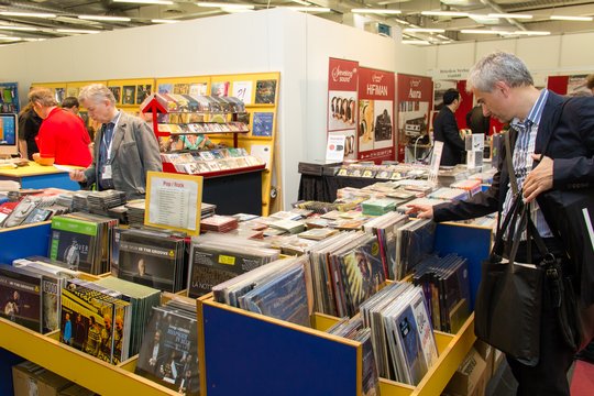Zu einer Audiomesse gehören auch Tonträger. Einiges zu reden gaben jedoch die überhöhten Messepreise mit kräftigen Aufschlägen. So manche Schallplatte war teurer als im Fachhandel beim Vinylspezialisten.