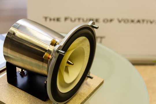 Der Vollbereichswandler der Voxativ Lautsprecher wird in Handarbeit in Berlin hergestellt.