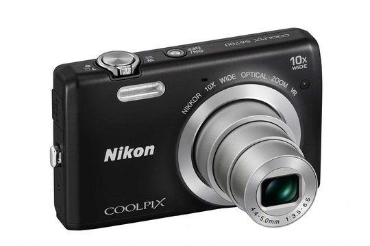 Das NIKKOR-Objektiv der S6700 mit optischem 10-fach-Zoom reicht von 25 bis 250 mm und eignet sich dadurch für Porträtaufnahmen und Gruppenbilder. 