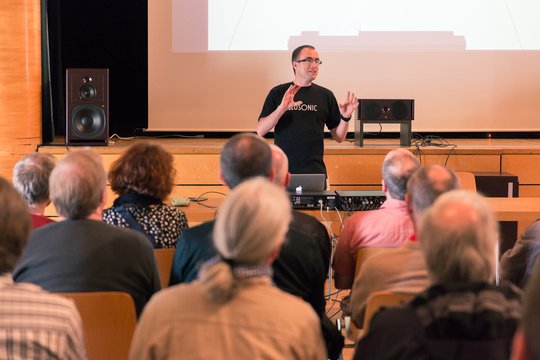 Selbst Strereoaufnahmen lassen sich zu Surroundsound erweitern wie Christof Faller von Illusonic demonstrierte.