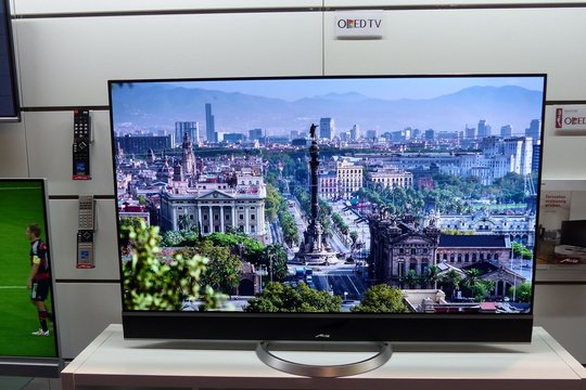 Der brandneue OLED TV Novum 55 vom deutschen Traditionshersteller Metz vereint luxuriöse Ausstattung mit hochwertigster Verarbeitung und eindrücklicher Bildqualität. 