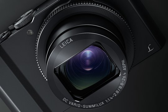 Edle Hightech-Kompaktkamera für die Jackentasche: Die neue Panasonic Lumix LX15 ist ein Lichtriese mit grossem 1-Zoll-Sensor, Leica Summilux Objektiv und 4K Foto/Video-Funktionen.
