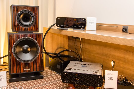 Brillierten mit einem wirklich entzückenden Klang – sind aber eine Materialschlacht ohne Kompromisse: Deutsche Dynamikks-Lautsprecher und Aries-Cerat-Röhrenelektronik. Gehört bei Soundcastles.
