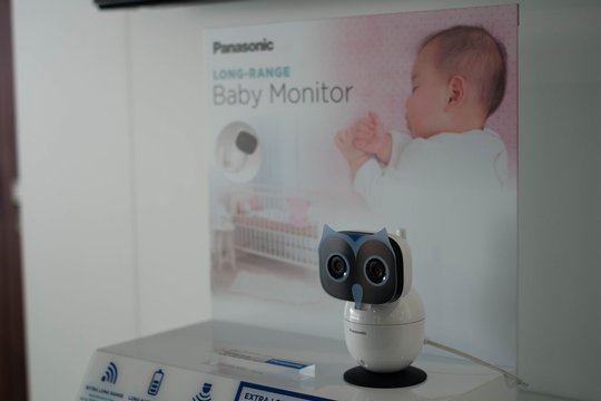 Der neue Baby-Monitor gefällt vermutlich auch dem Baby. Glauben wir wenigstens.