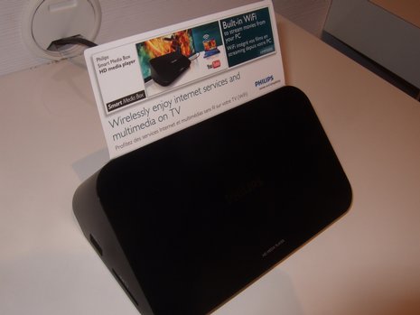 Die Smart Media Box HMP 5000 von Philips mit Wi-fi fungiert als Schnittstelle zwischen PC und TV-Gerät. So können Bilder, Musik und Filme Drahtlos und ohne Dateikonvertierung via Heimnetzwerk übertragen werden. Erhältlich ab September für 151.- Franken.