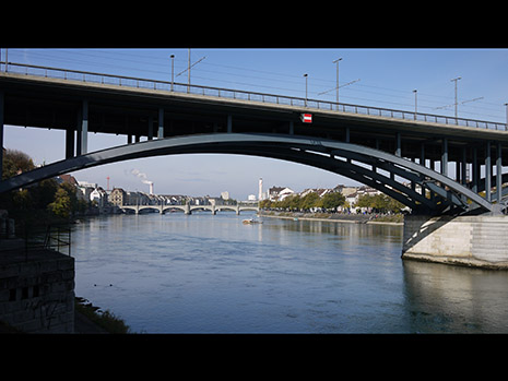 Basel mit Wettsteinbrücke: Als Aufnahmeformat wurde hier 16:9 anstelle des üblichen 4:3-Seitverhältnisses gewählt. Zusätzlich stehen noch 3:2 (Kleinbild) und 1:1 (quadratisch) zur Wahl.
