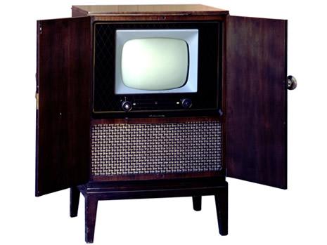 Der Grundig Fernsehempfänger 610 war mit einem Preis knapp unter 1000 Mark (650 CHF) einer der ersten erschwinglichen Fernseher. Kenndaten des Gerätes: Tischfernseher mit 14 Zoll Bildschirm.