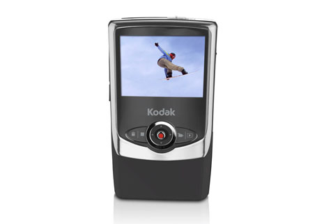 Die Zi6 von Kodak ist eine Taschen-Videokamera die hochauflösende Videos mit 720p auf SDHC- Karte aufnimmt. Sie verfügt über keine Einstellräder und keine Parameter, die einzustellen sind. Dank USB-Anschluss ist ein Hochladen der Videos auf YouTube einfach.