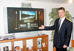 Thomas Brunner mit dem erfolgreichen Grand Wega LCD-Rückprojektor