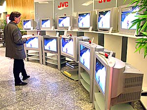 Die mittlerweile grosse TV-Palette von JVC umfasst als High-End Modelle 16:9-Fernseher mit D.I.S.T.-Technik.