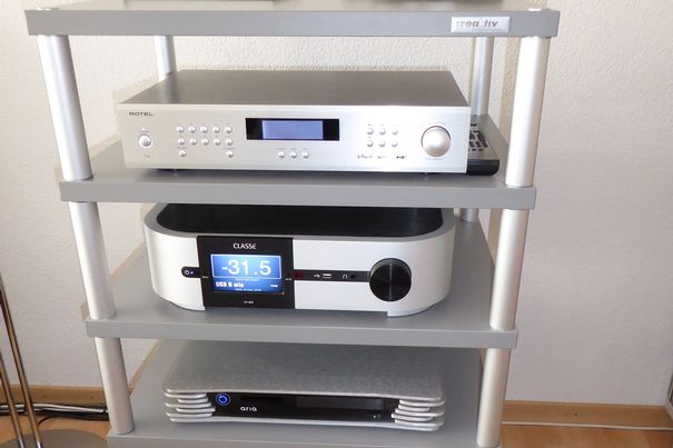 Für diesen Hörvergleich nutzten wir den T14 von Rotel als Streaming Client, den Audio-Server Aria für gerippte CDs und den CP-800 II von Classé als Wandler-Vorstufe.