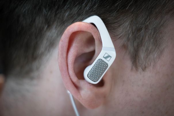 Das ist kein Kopfhörer, sondern ein Aufnahmegerät zum Mithören.