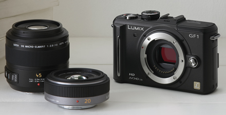 Panasonic präsentiert mit der Lumix GF1 ihre dritte Kamera im Micro-Four-Third-Standard. Mit dabei auch zwei neue Objektive: Das lichtstarke 20mm in Pancake-Bauweise und das 45mm Leica-Makro.