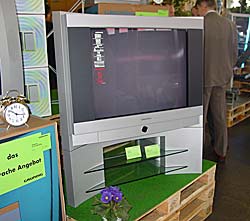 Der Lenaro 92 Flat kommt serienmässig mit DVD-Spieler und Dolby Digital-Decoder.