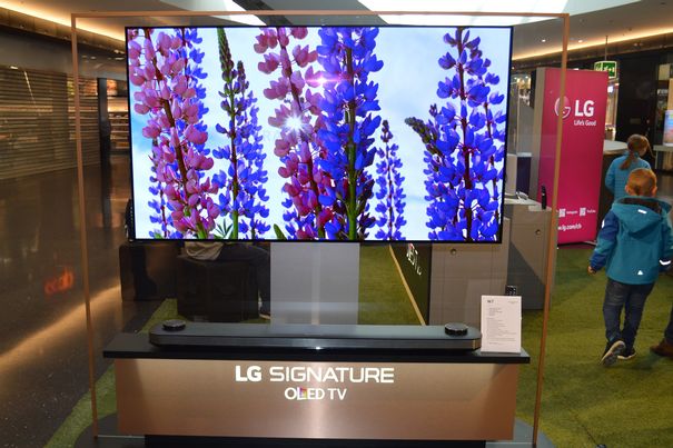LGs Premium-OLED-TV-Prunkstück Signature OLED TV W7 bietet Heimkino-Erlebnis der Spitzenklasse und punktet mit Bild-an-Wand-Design, Dolby Vision, Dolby Atmos und der farbwissenschaftlichen Expertise von Technicolor.