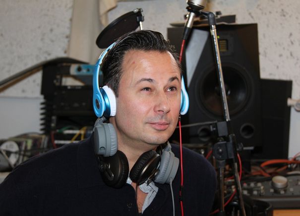 DJ minus8 ist nicht nur ein erfolgrecher DJ, sondern auch ein Kenner der Kopfhörer-Szene