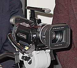 JVC präsentierte eine Videokamera aus dem Profi-Bereich für hochauflösendes Fernsehen im NTSC-Format.
