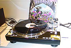 DJ-Technik in analog mit Reloop als Ergänzung zu den digitalen Pioneer-Produkten.