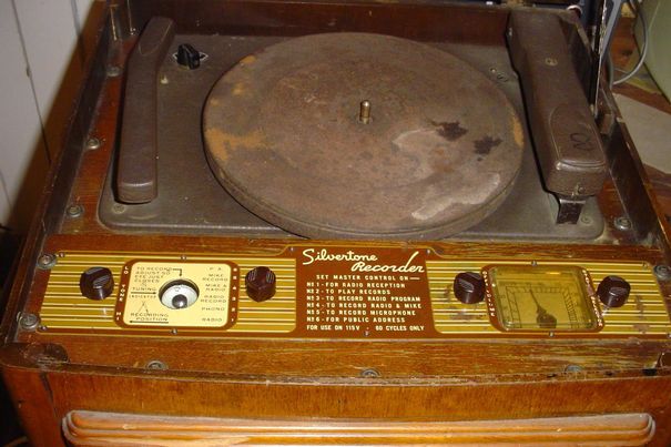 Aufnahmen, die mit dem Silvertone Recorder gemacht wurden, können langfristig nur in digitaler Form erhalten bleiben. 