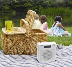 Pure DAB Radio One Mini. Das idela Radio für Freiluft-Grillparty oder Picknick.