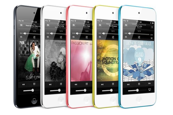 Der iPod touch mit 4 Zoll-Display erlaubt bis zu 40 Stunden Musikwiedergabe und bis zu acht Stunden Videowiedergabe mit einer Akkuladung. (Bild: Apple)