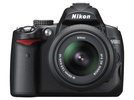 Mit der D5000 deckt Nikon das untere Preissegment bei den Spiegerelfexkameras ab.
