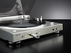 Mit dem Denon DP-200USB lassen sich Vinyl-Aufnahmen als MP3-Dateien direkt auf einen USB-Stick speichern.