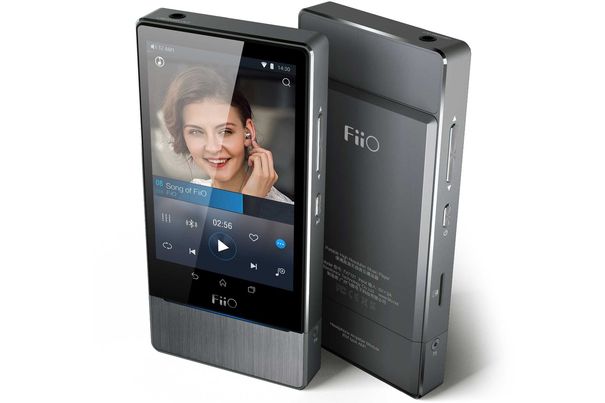 Der FiiO X7 kommt in einem handlichen Format daher und lässt sich gut einhändig bedienen