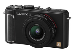 Die Lumix LX3 ist mit einem Objektiv ab 24 mm ausgestattet.
