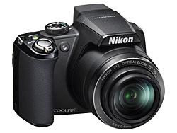 Die Nikon Coolpix P90 bietet ein 24fache Zoom-Objektiv.