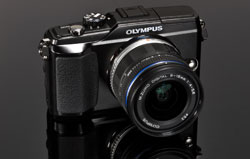 Die Pen E-PL2 von Olympus ist eine einfach zu bedienende Kamera und dank dem Zubehör vielseitig in der Anwendung