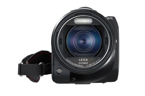 Das F1.5 Leica Dicomar Objektiv ist mit einer Nano-Oberflächenvergütung versehen. Es bietet ein 12x optisches Zoom.
