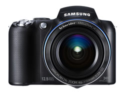 Mit 24-fachem Zoom und 26 mm Weitwinkel erfasst die WB5000 von Samsung viele Motive.