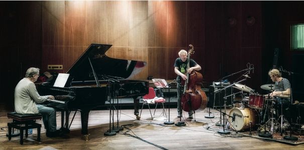 Das neue Album des Bobo Stenso Trios wurde im Auditorium des RSI in Lugano in hervorragender Qualität aufgenommen.