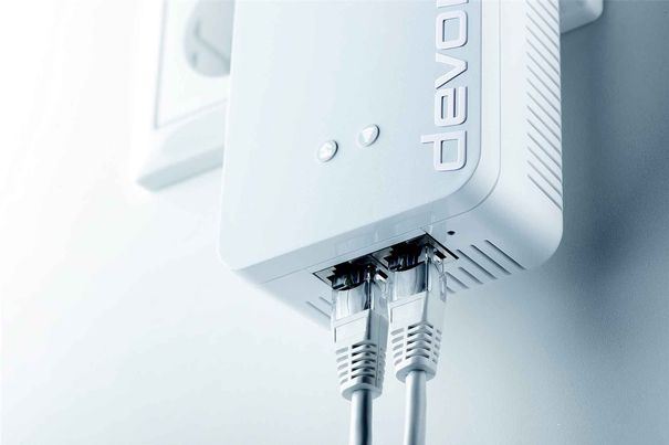 Moderne PLC-Adapter bieten mehrere Ethernetdosen, erweitern das WLAN-Netzwerk und enthalten sogar eine Stromsteckdose mit Störfilter.