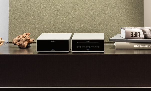 Modernste Streaming-Technik kombiniert mit der altbewährten Compact Disc: Revox Joy S119 MK II Netzwerk-Receiver und Joy CD-Player.
