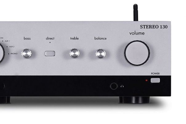 Stilstudie des Stereo 130 in Silber – Bauhaus lässt grüssen.