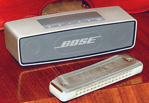 Edelteil im Mini-Format: Bose SoundLink Mini Bluetooth Lautsprecher-System
(Richtigstellung: Die hier abgebildete Geige ist keine Stradivari. Dieses Exemplar stammt von Emil Baltensberger Chur 1907)