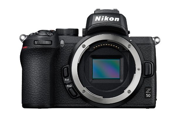 Neuentwicklung: Die Nikon Z 50 nutzt für die automatische Scharfstellung die Phasen- und Kontrastmesszellen auf dem neuen APS-C-Bildsensor. Gesichts- und Augenerkennung sind ebenfalls möglich.