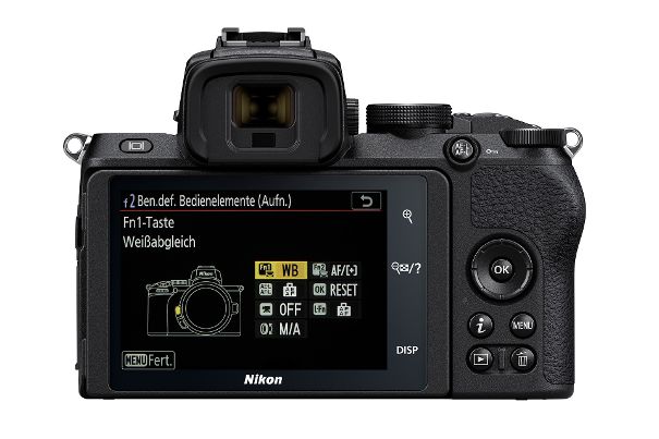 Tastenanpassung: Die Nikon Z 50 lässt sich nach eigenem Geschmack konfigurieren. Neben echten Tasten am Gehäuse sind am rechten Monitorrand drei «Soft»-Tasten hinzugekommen.