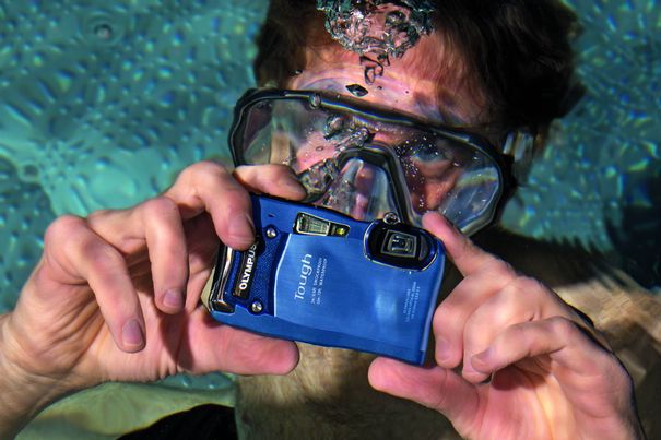 Abtauchen: Die Allwetterkameras tauchen bis zu einigen Metern unter Wasser. Die abgebildete Olympus TG-820 gehört zu jenen Modelle, die bis zu 10 Meter tief runter dürfen.