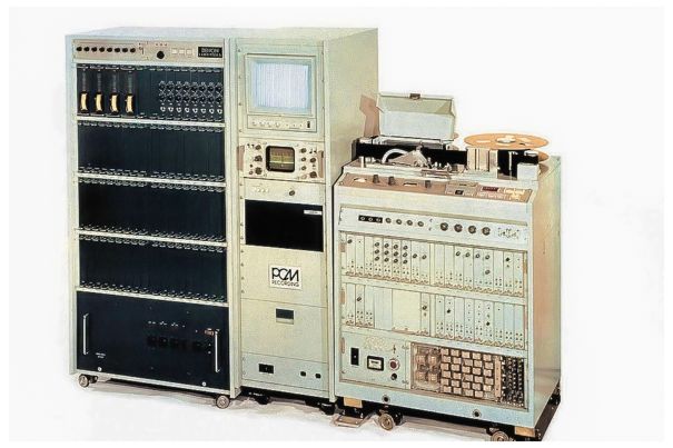 Frühes PCM-Aufnahmegerät von Denon (1972).